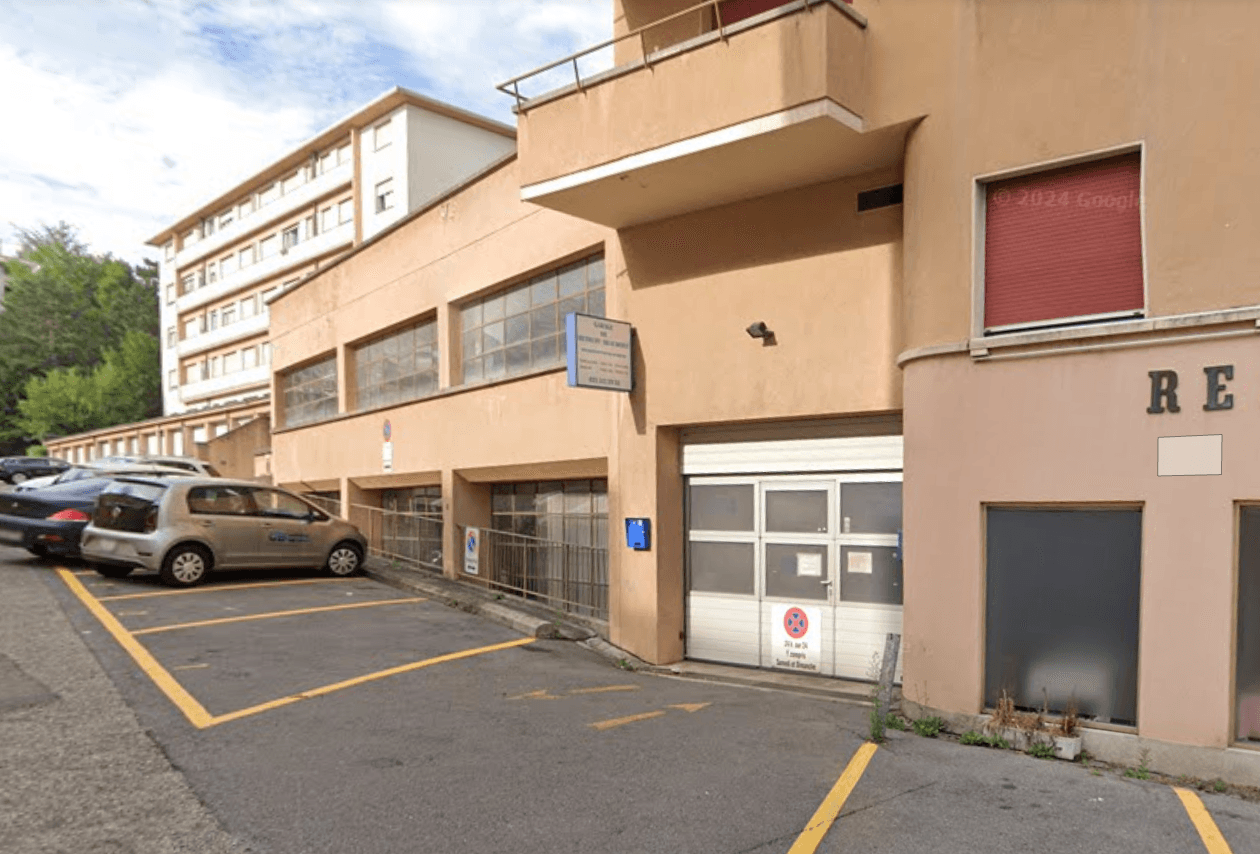 Façade du Garage de Béthusy-Beaumont — Avenue de Béthusy 27, Lausanne